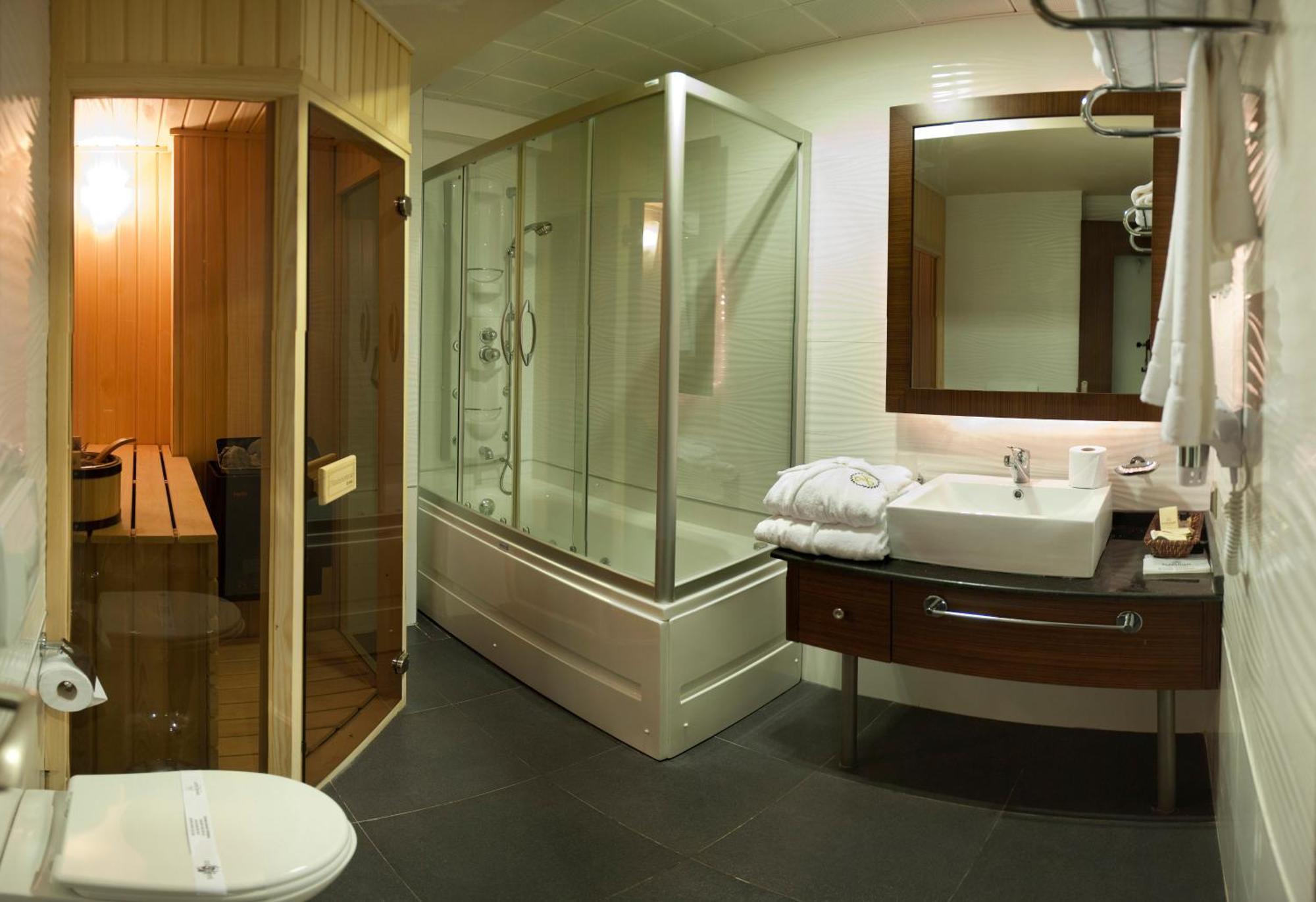 Suite with Sauna